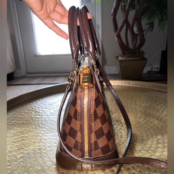 Authentic Louis Vuitton Handbag/Cross body bag - Picture 3 of 11